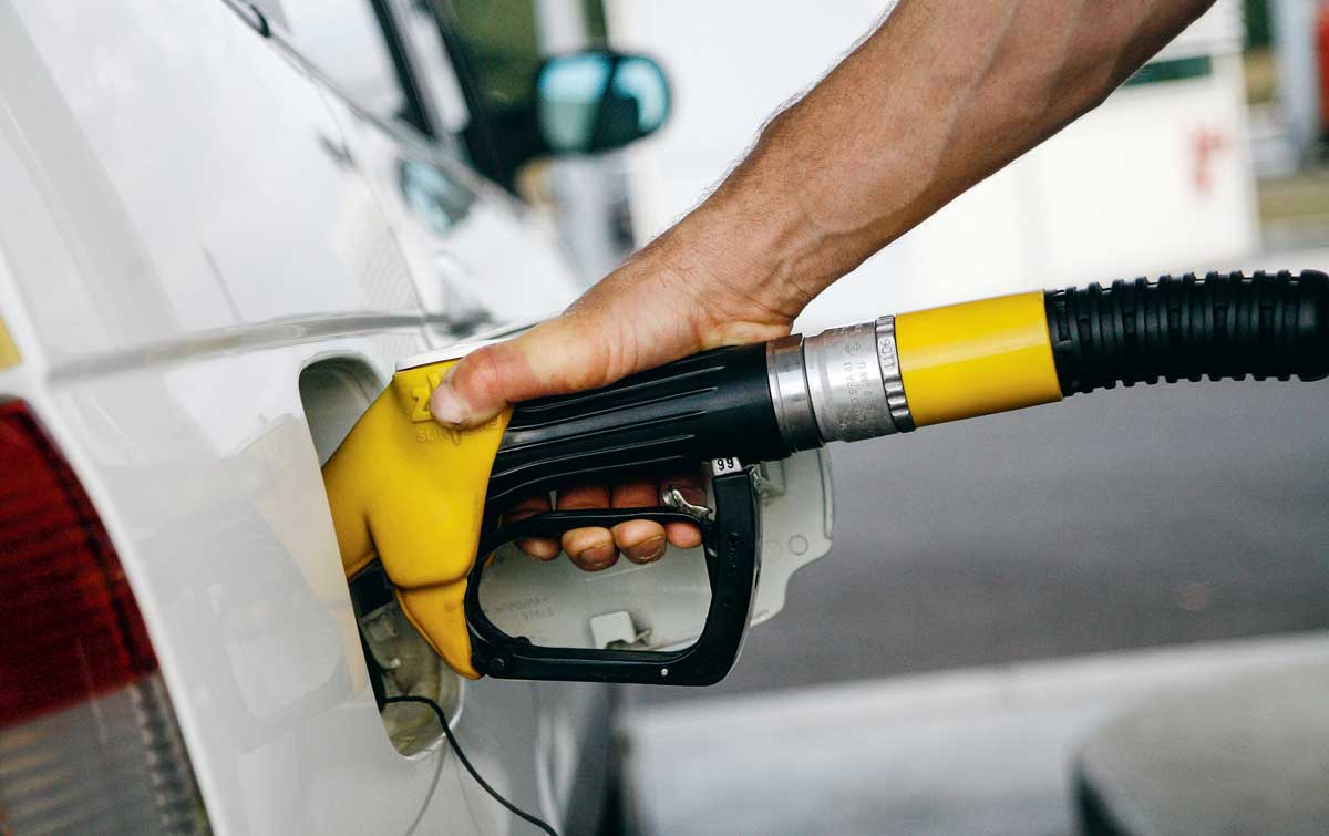 pompe-essence-gasoil - Illustration Quelle fiscalité pour les véhicules de l&rsquo;exploitation ?