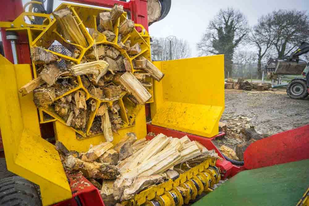 fendeuse-80t-rabaud-cuma18 - Illustration La fendeuse Rabaud 80 tonnes (F80) en Cuma