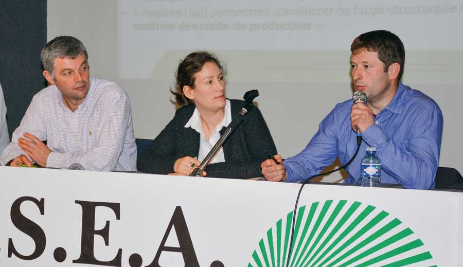 De gauche à droite : Frédéric David (président de la section lait FDSEA), Maud Marguet (Chambre d’agriculture) et David Renault (OP Cleps Ouest). - Illustration Lait : Quel type de contractualisation pour demain ?
