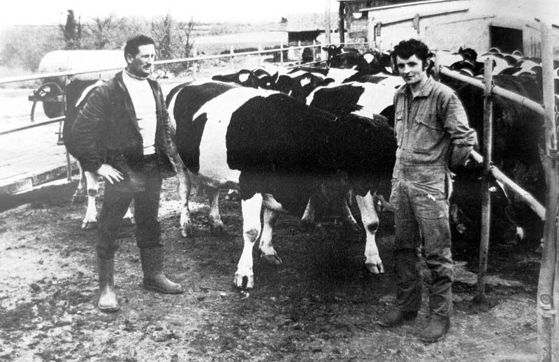 service-ramplacement-archive - Illustration 29 mai 1971 : des « ouvriers-volants » spécialisés en lait