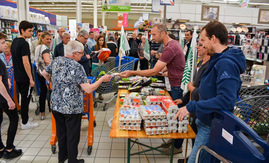 manif-carhaix-oeuf-lapin-1 - Illustration Manifestation des producteurs de lapins et d&rsquo;œufs