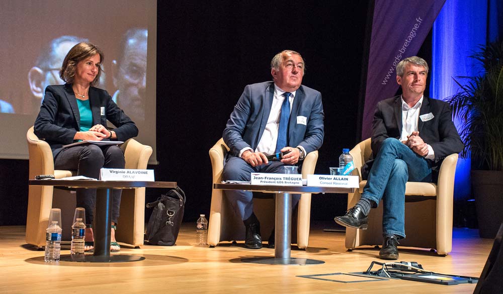 Aux côtés de Virginie Alavoine (Draaf) et de Jean-François Tréguer (GDS Bretagne), Olivier Allain du Conseil régional, a rappelé : « L’excellence sanitaire de la Bretagne est enviée des autres régions. Elle a un coût, mais c’est un élément de compétitivité au service des éleveurs. » - Illustration Quel est le juste prix de l&rsquo;excellence sanitaire ?