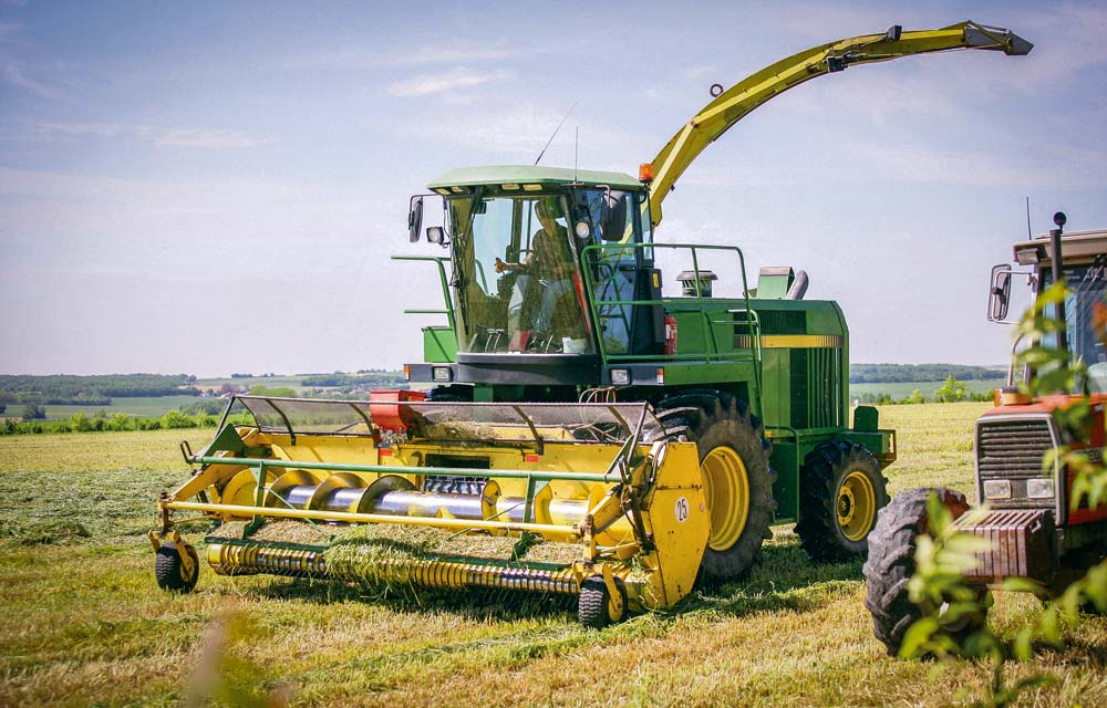ensileuse-herbe - Illustration Louer le matériel pour baisser les charges