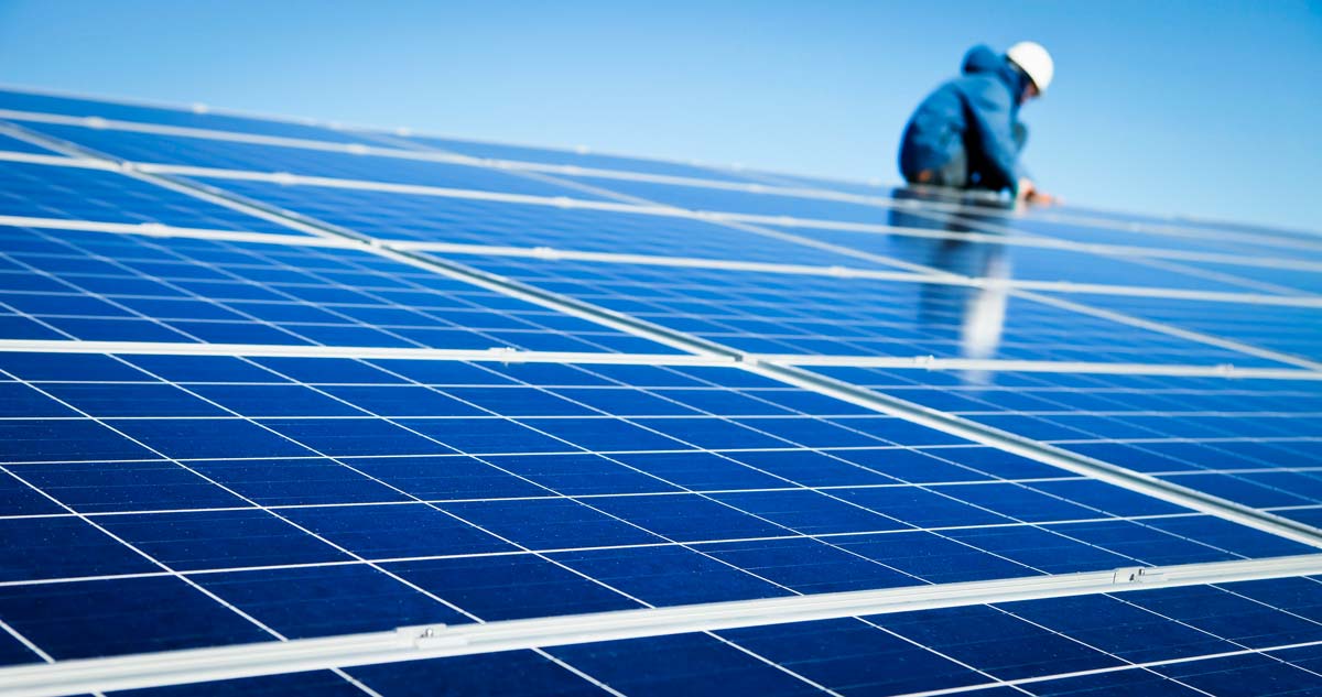 panneau-Photovoltaique - Illustration Des économies d’énergie aux énergies renouvelables