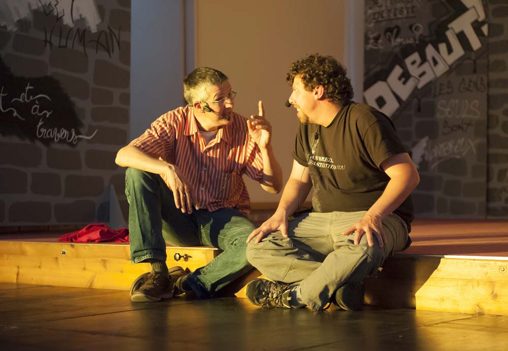 La troupe est composée de 11 personnes en situation de handicap, 7 salariés et 4 volontaires en service civique. Prochaine représentation le 12 juillet au collège-lycée du Nicot à Lopérec (29). - Illustration Handicap : Sur les planches, l&rsquo;échappée belle