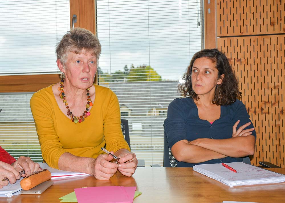 « Nous avons toujours voulu transmettre », explique Thérèse Fumery (à gauche). À droite : Juliette Blanchot, animatrice-coordinatrice à la FDCivam. - Illustration Des appuis pour faciliter la transmission