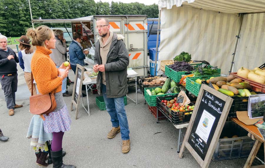 Les visiteurs ont pu apprécier la qualité des productions maraîchères, mais aussi des fromages et autre produits locaux. - Illustration Une première pour la fête de l&rsquo;agriculture paysanne
