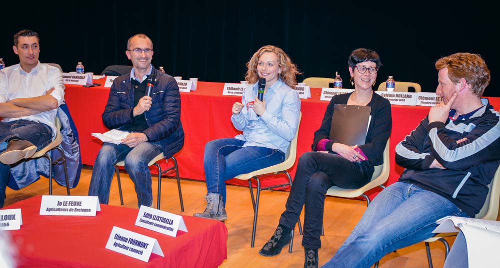 De gauche à droite : Samuel Vandaele, JA national, Jo Lefeuve, Élodie Le Mailloux, Édith Llistosella et Etienne Fourmont lors de la table ronde sur la communication. - Illustration « Communiquez sur les réseaux sociaux ! »