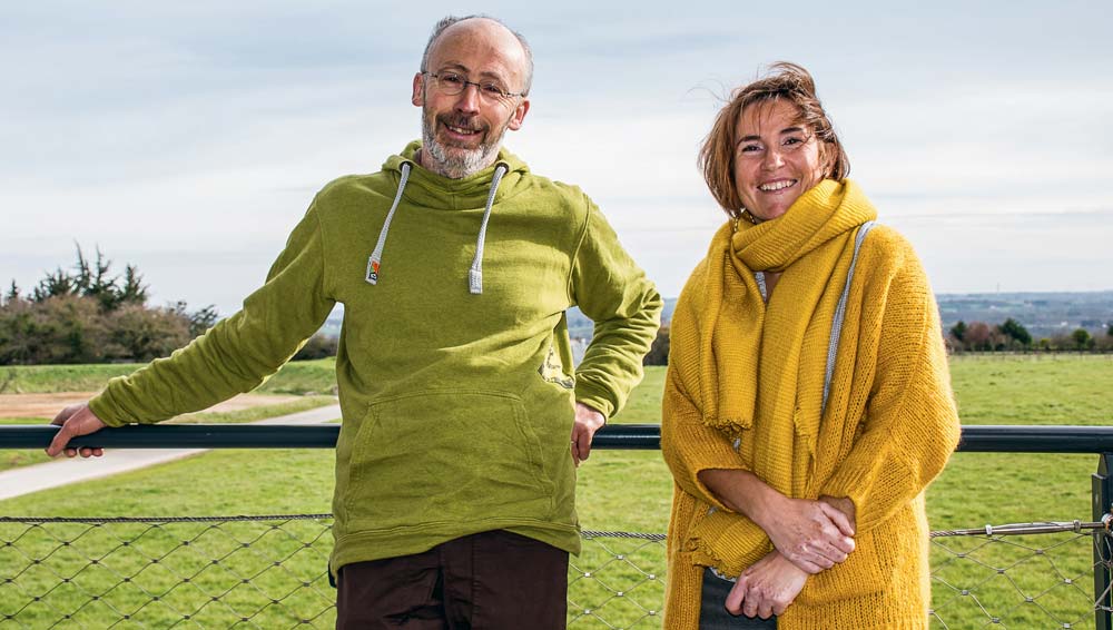 Yann Yobé, paysan-boulanger à Saint-Alban, et Claire Orieux, maraichère de Tréméreuc, respectivement administrateur et présidente du Gab 22. - Illustration « Faire la bio de demain »