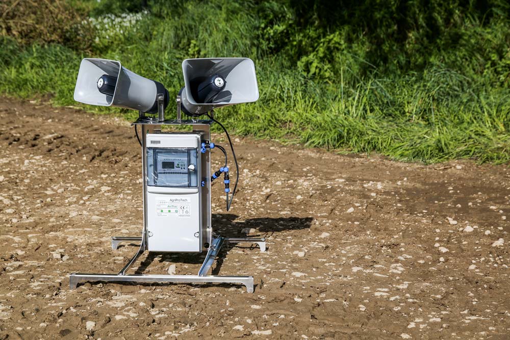 Des haut-parleurs permettent d’amplifier et de diriger le son dans la direction souhaitée. - Illustration Agriculture et conflits de voisinage