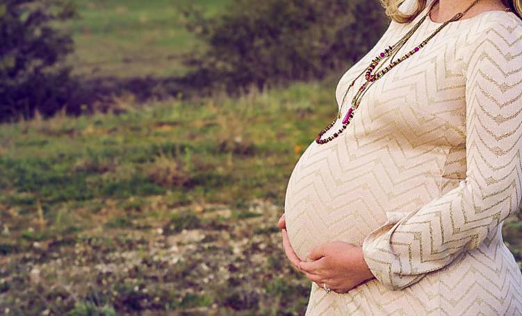 femme-enceinte-agriculture - Illustration Congé maternité des agricultrices : le Sénat revient sur les 8 semaines minimum d&rsquo;arrêt