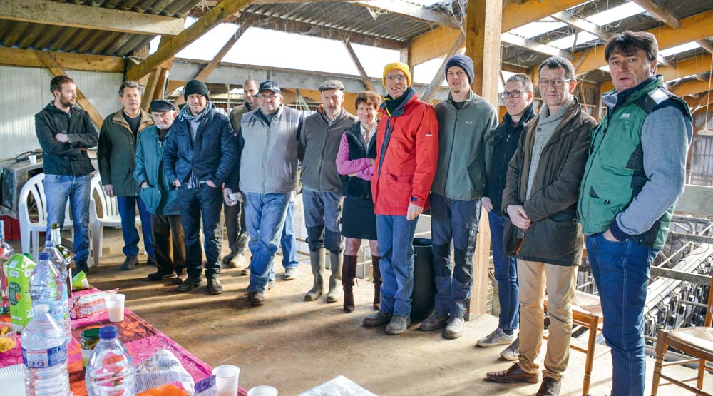 Des candidats de la liste CR 35 et des sympathisants lors d’une réunion publique le vendredi 18 janvier à Trans-la-Forêt. - Illustration « Nous sommes le syndicat des prix, pas des primes »