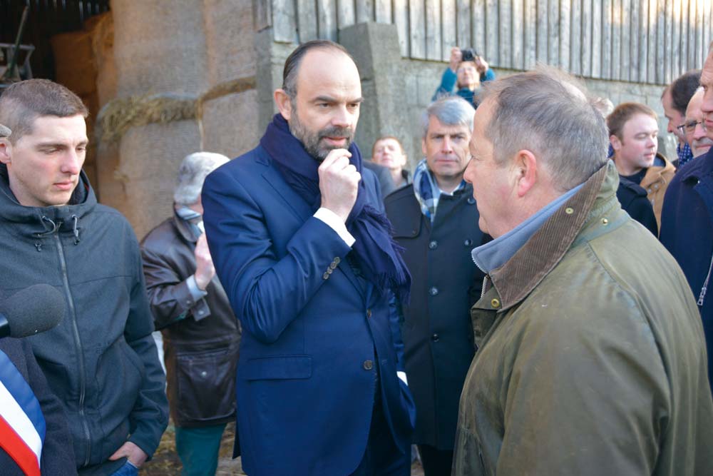 Le Premier Ministre Edouard Philippe a démarré sa visite en Bretagne par l’exploitation de Jean-Hervé Caugant, à Dinéault (29). - Illustration Le Premier ministre à la ferme