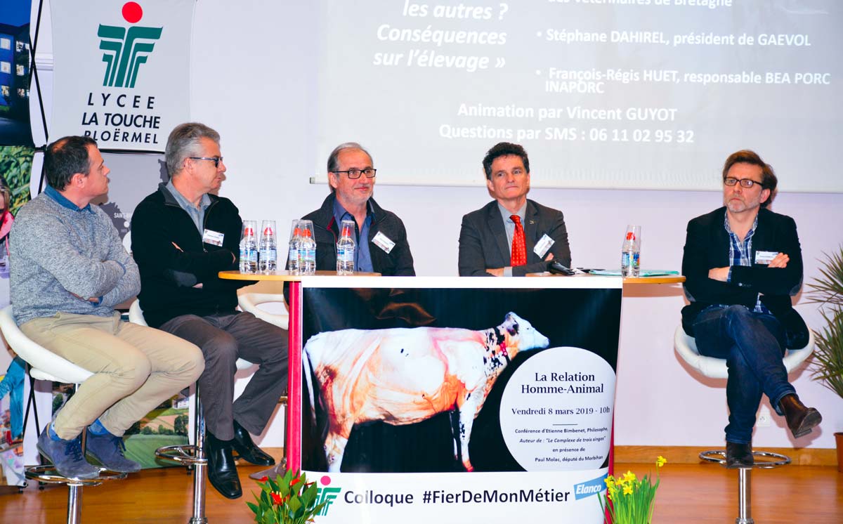 De gauche à droite : François Régis Huet, Inaporc, Stéphane Dahirel, Gaévol, Alain Panaget, Conseil régional de l'ordre des vétérinaires de Bretagne, Paul Molac, député, et Étienne Bimbenet, philosophe. - Illustration Une relation homme animal compliquée