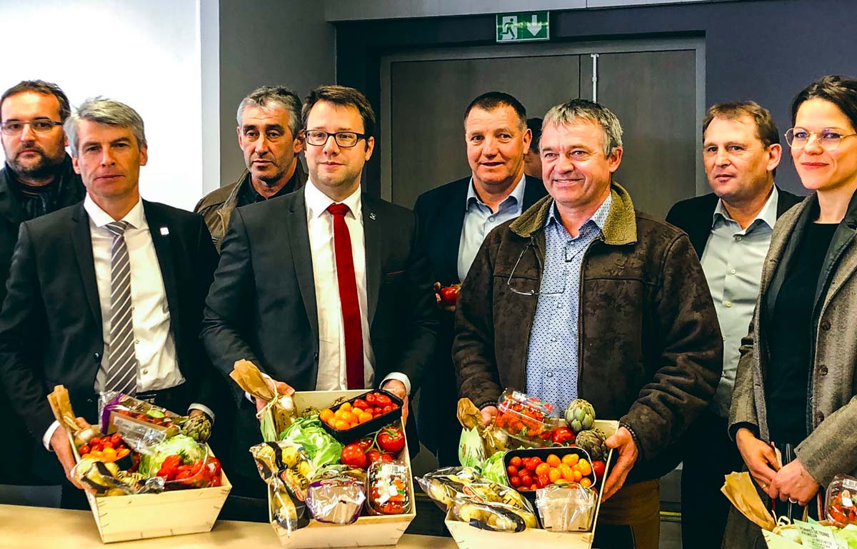 Olivier Allain, vice-président et Loïg Chesnais-Girard, président de la Région Bretagne accompagnés des présidents de Chambres d’agriculture de Bretagne lors de la visite de l’UCPT à Paimpol. - Illustration L’agriculture s’engage dans la Breizh COP