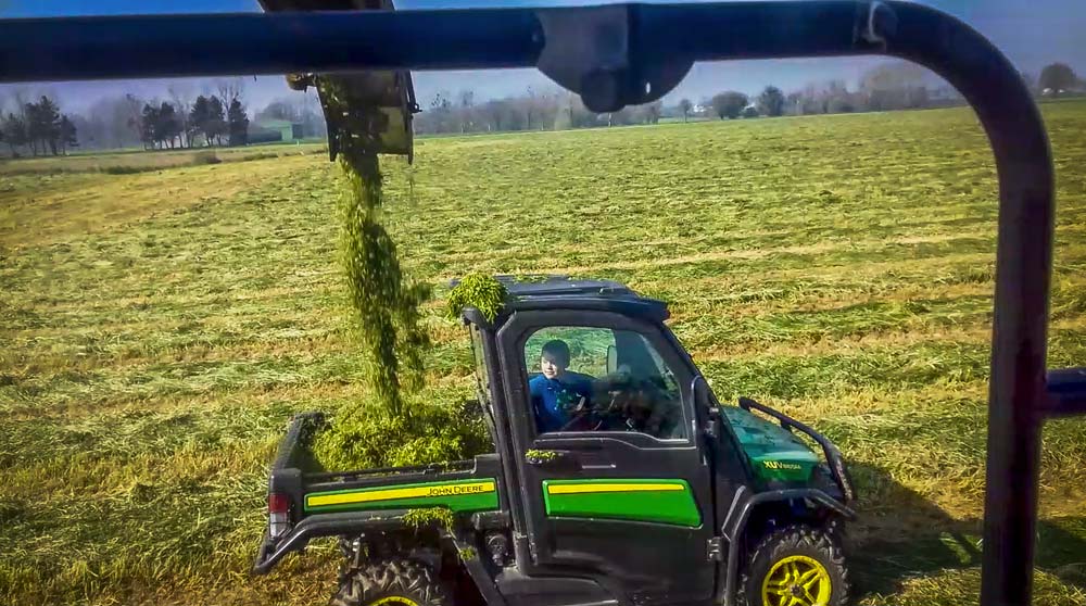  - Illustration John Deere Gator XUV865M : L&rsquo;EARL Legros découvre son utilité