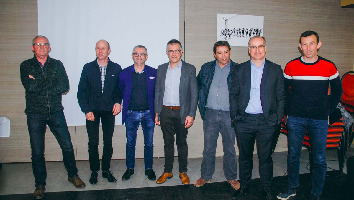 Les administrateurs territoriaux de Sodiaal entouraient le président, Damien Lacombe, et le directeur général de Sodiaal Nutrition, Olivier Pierredon, lors de la présentation de la stratégie de la coopérative suite à l'acquisition des activités de séchage de l'usine de Carhaix. - Illustration Usine de Carhaix, la renaissance