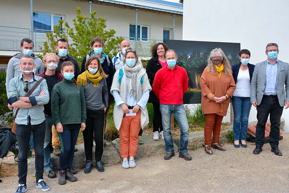dd8457.hr - Illustration Les futurs apiculteurs se forment à Auray