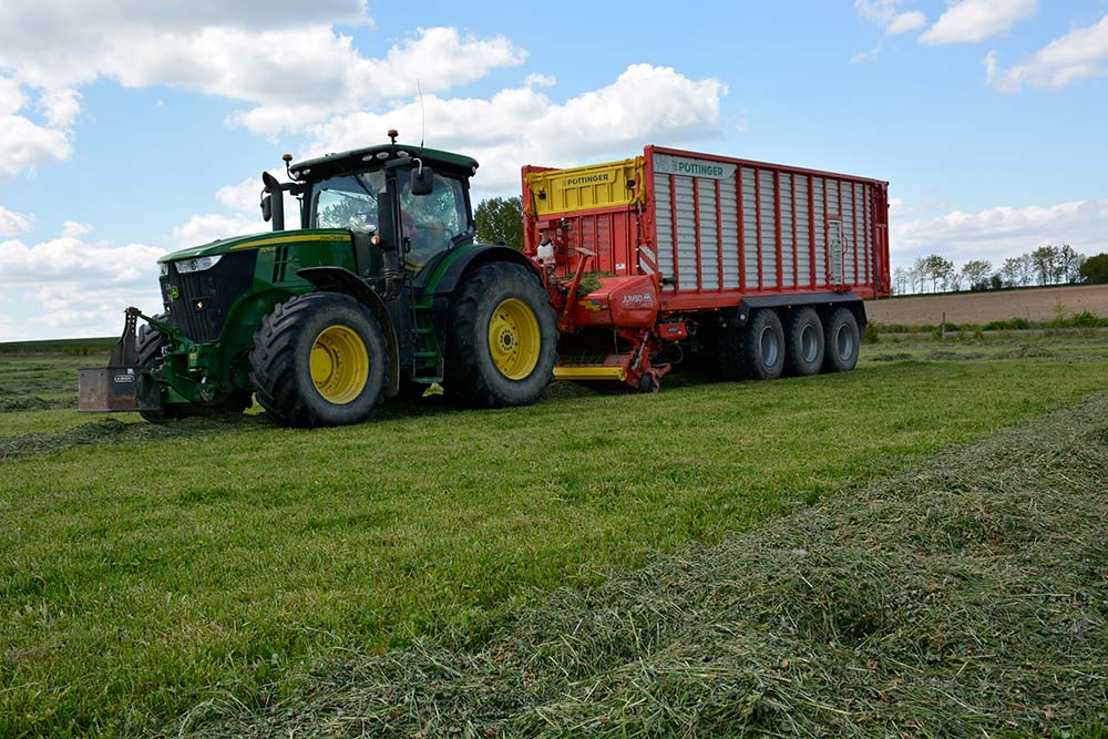 dd8609.hr - Illustration Récolter rapidement l’herbe grâce à l’ETA