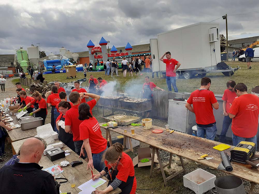 dd9855.hr - Illustration Une rando-dégustation à la ferme réussie