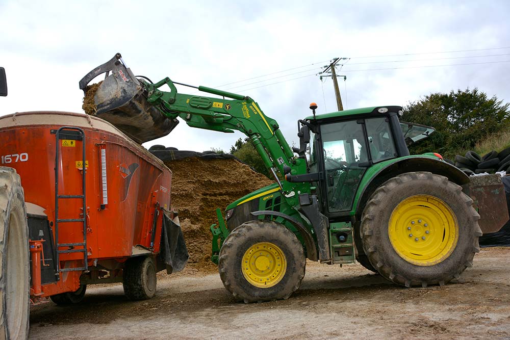 10034.hr - Illustration Le tracteur a pris la place du télescopique