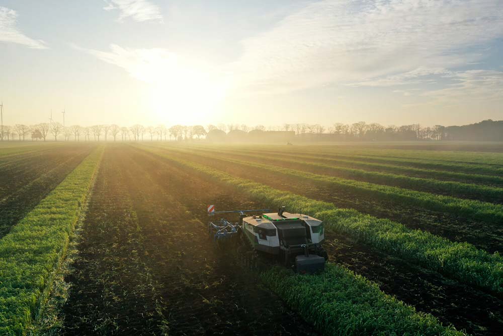 9988.hr - Illustration Vers une robotisation des travaux des champs