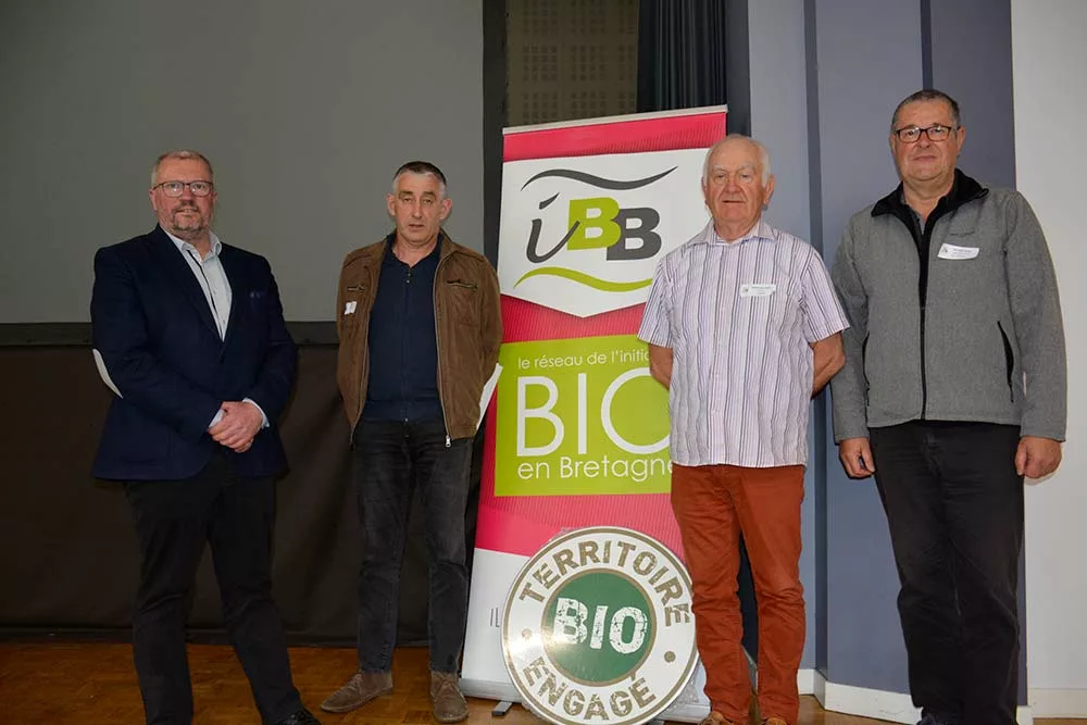 Les membres du bureau d'Initiative Bio Bretagne: Patrice Le Penhuizic ; Loïc Guines ; Jean-Louis Chevé et Denis Paturel. - Illustration Le bio traverse une mauvaise passe