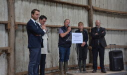 Des élus à la tribune