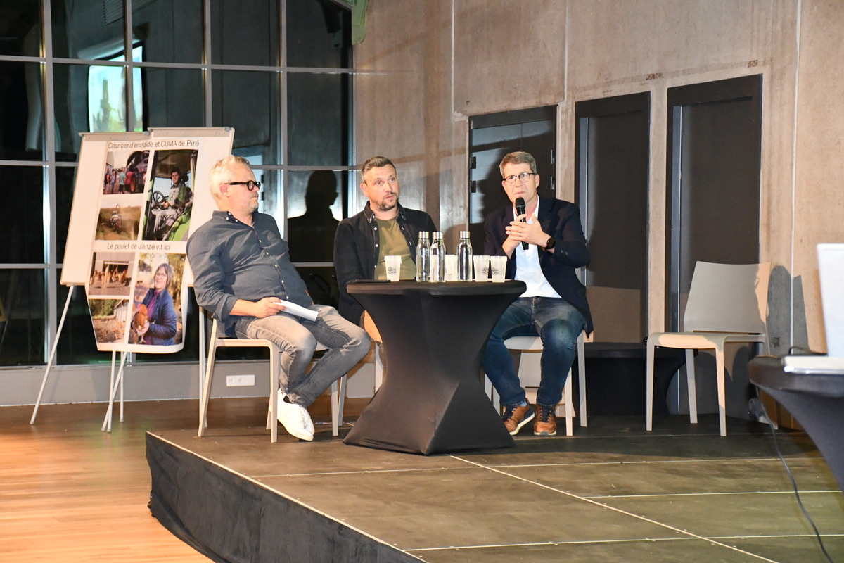Les trois intervenants dans la salle du domaine du Château des pères - Illustration Quelles tendances de consommation au niveau local ?
