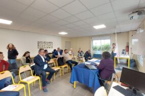 Groupe d'enseignants en réunion