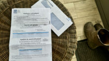 Un courrier de la MSA posé sur une table
