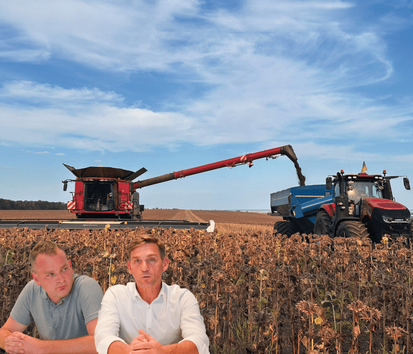 Montage de 2 hommes sur un fond d'activité d'ensilage dans un champ - Illustration Témoignages : L&rsquo;agriculture en temps de guerre