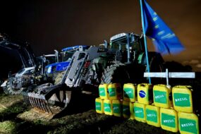 Manifestation d'agriculteurs près de Guingamp contre le Mercosur.