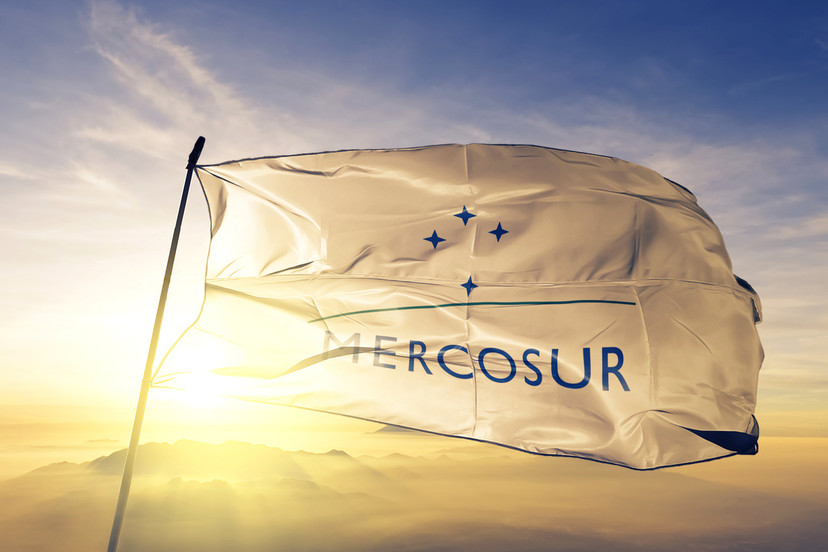 Drapeau du Mercosur - Illustration Le labyrinthe communautaire  de la ratification va s’ouvrir