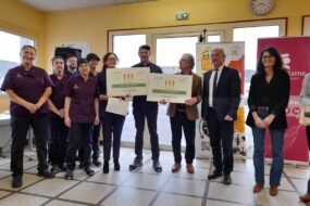 La remise des prix dans une salle