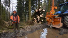 Jean-Baptiste Le Floch, entrepreneur  de travaux forestiers dans le Finistère, dans une forêt