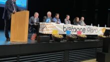La tribune lors de l'assemblée générale de Bretagne Plants