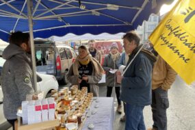 La Confédération paysanne sur le marché de Morlaix
