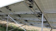 Optimiseurs de puissance sous les panneaux solaires