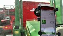 téléphone dans cabine de tracteur
