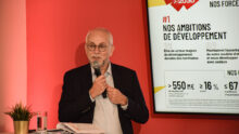 Julien Carmona, président du Crédit Mutuel Arkéa.à une tribune