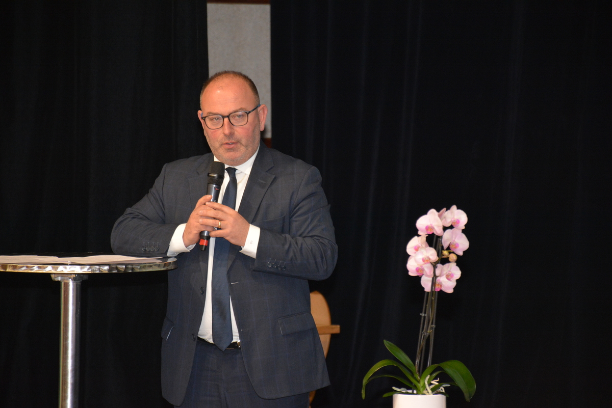 Laurent Duplomb, sénateur LR de Haute-Loire à une tribune - Illustration « Il faut lever les contraintes à l’exercice du métier d’agriculteur »