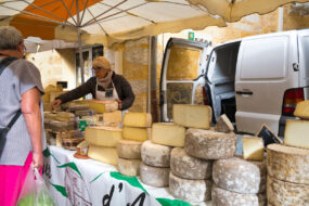 Une vente directe de fromage