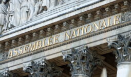 La façade de l'assemblée nationale