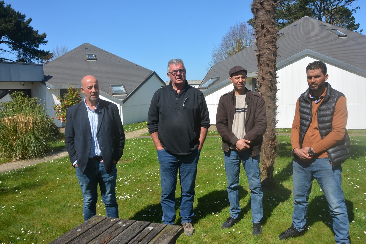 MArc Kéranguéven, Alain Argouarch, Abdelouahed Laachachi et Mustapha Amrini  - Illustration Trouver et héberger  des saisonniers