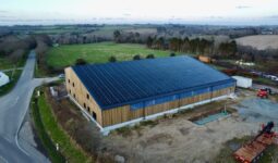 vue drone d'un bâtiment agricole
