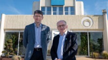 Jean-Michel Gac et Christian Griner devant les locaux d'Even