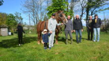 Des personnes avec un trait breton