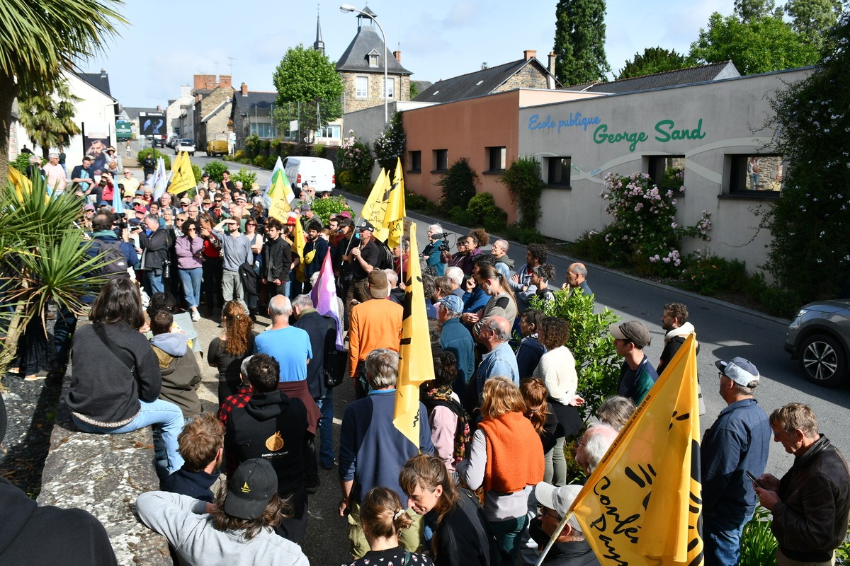 manifestants de la Confédération paysanne - Illustration Contre-manifestation de la Confédération paysanne