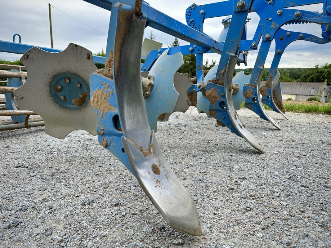 socs d'un déhcaumeur Lemken